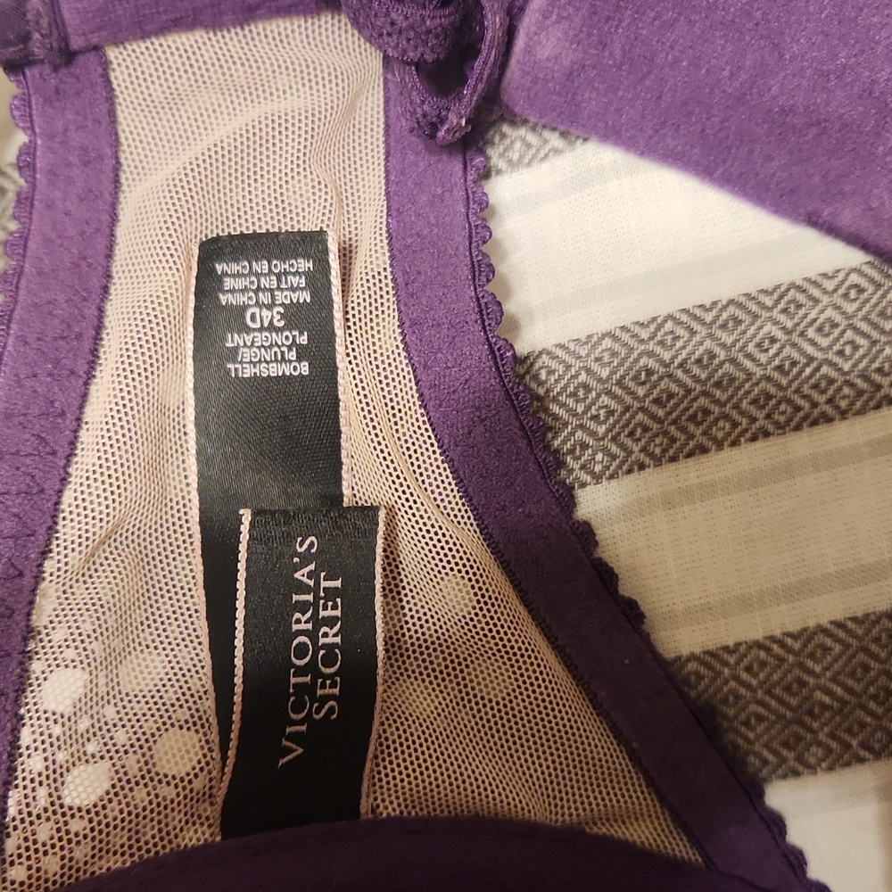 Victoria's Secret Purple and Cream Bombshell Push Up Bra - Picture 2 of 3